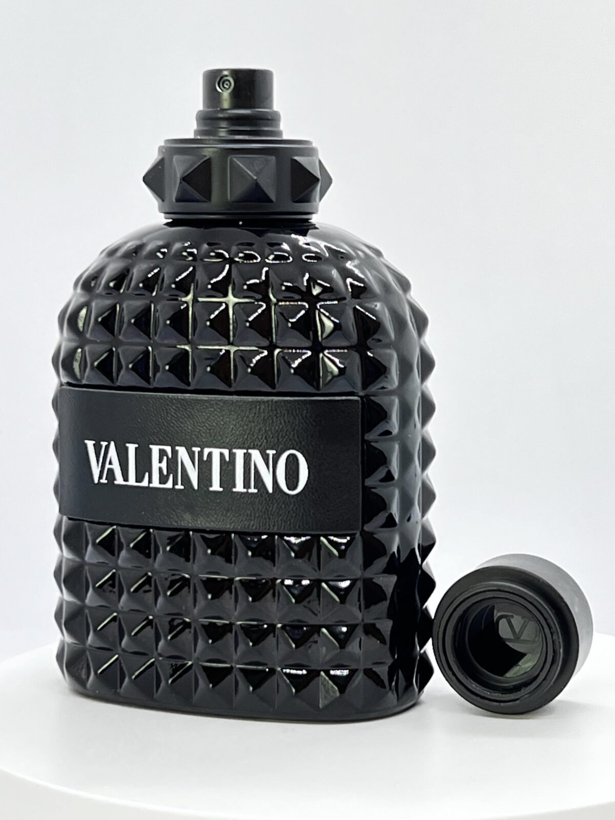 ⁦Valentino Uomo Born In Roma  Noir للرجال⁩ - الصورة ⁦2⁩